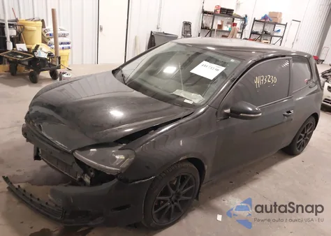 2010 Volkswagen Golf 2-Door z USA, uszkodzony, nr VIN WVWAA7AJ0AW093022